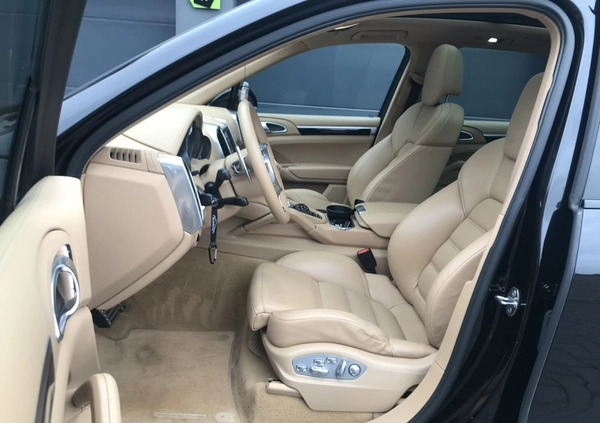 Porsche Cayenne cena 111111 przebieg: 152000, rok produkcji 2011 z Katowice małe 742
